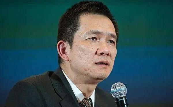 教授姚洋建议，高考取消英语i必考，改作参考或选考。英语是“固化农村人命运的杀手锏