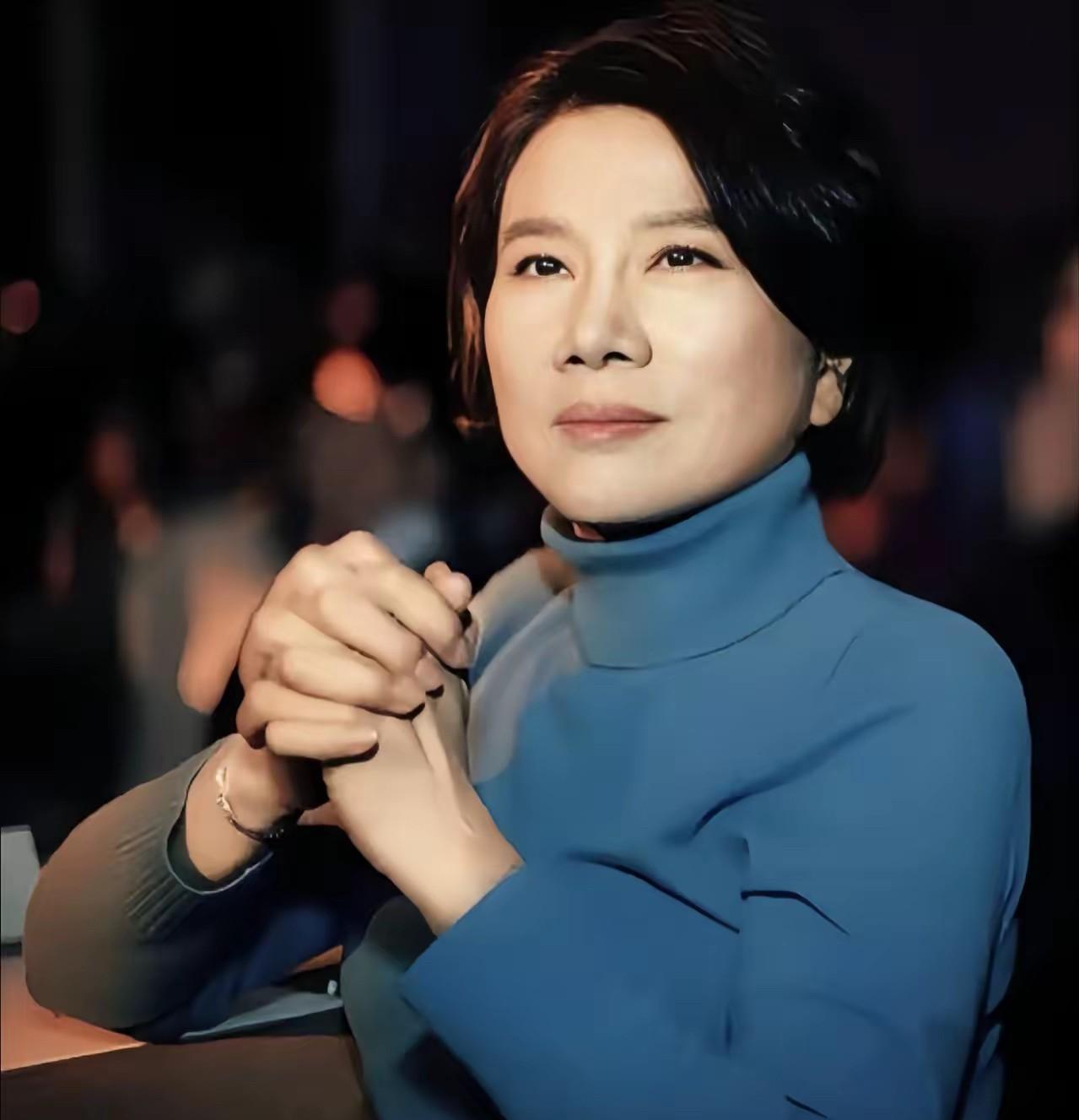 有些人后槽牙都要咬碎了，美的签了，小米签了，海尔签了，唯独格力硬刚到底，包装箱上