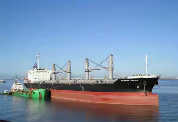 哈哈哈哈哈哈。可是一个重大的好消息。伊朗封锁了霍尔木斯海峡。美西方的所有船只只要