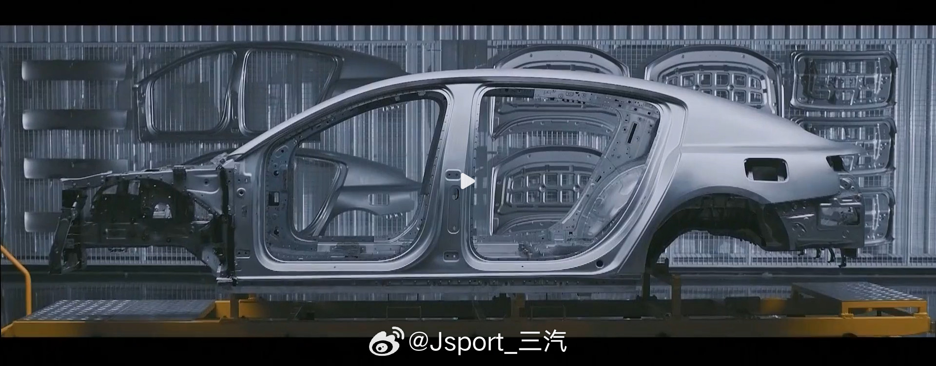 尊界s800价格这个外侧围大概也是国产车之最了不过，巨长的后门带来一个问题侧碰