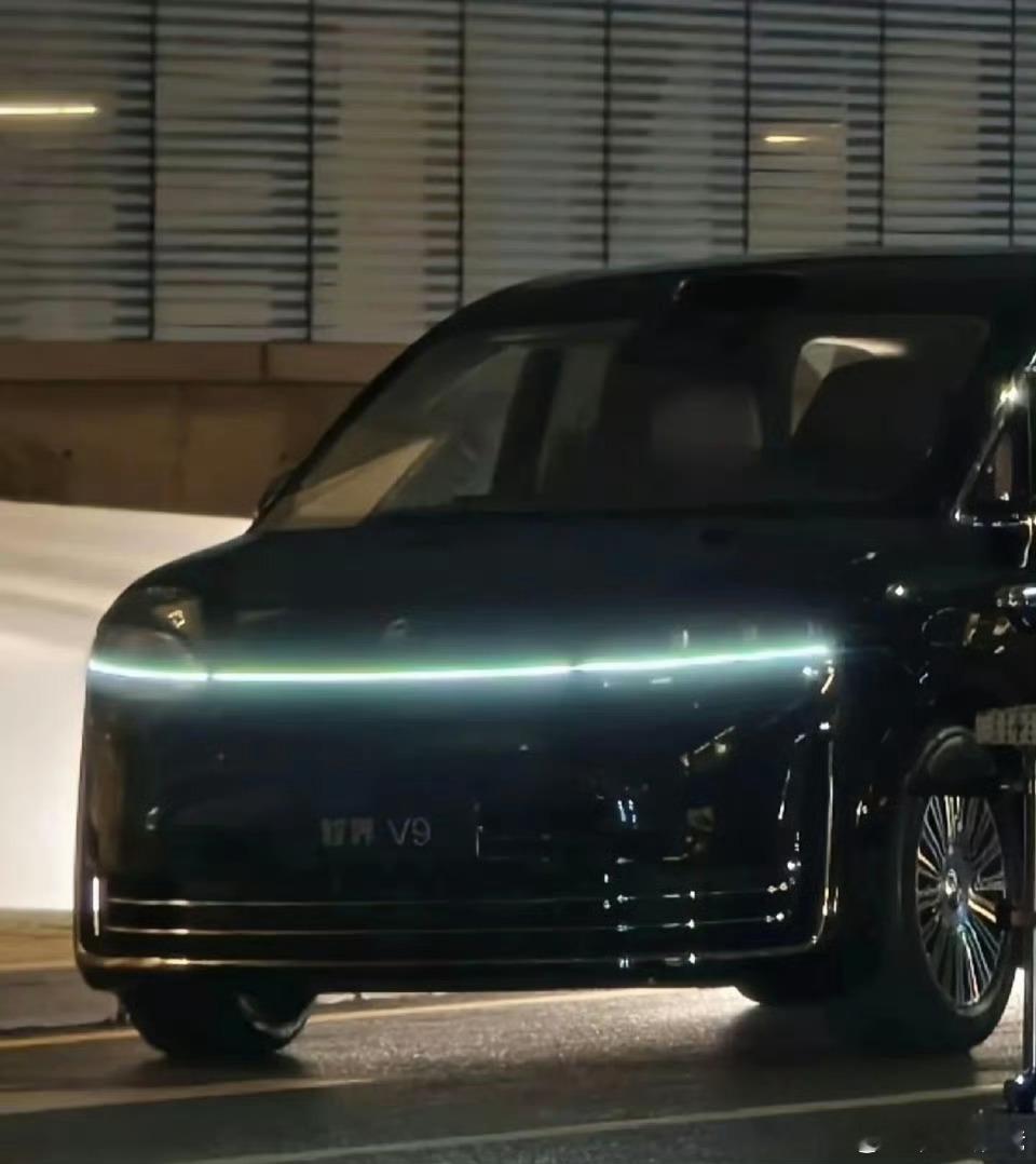 这两天智界V9的消息满天飞，但是麻烦各个大V们，你们吹可以，恰饭嘛，都能理解，但
