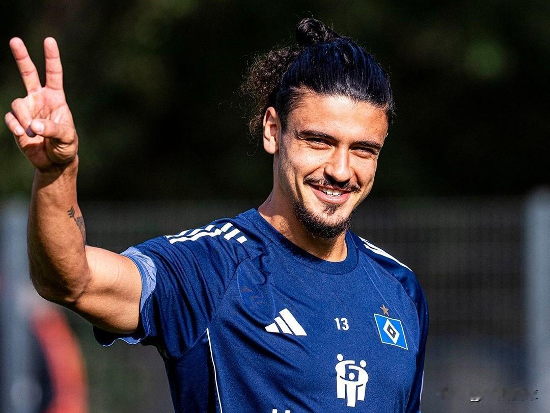 国安绯闻外援---吉列尔梅-拉莫斯…据报道，德甲汉堡队中后卫吉列尔梅-拉莫斯将转