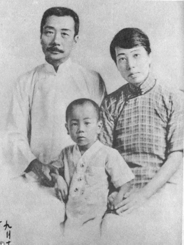 1927年，鲁迅瞒着妻子朱安，和自己的女学生许广平在上海同居。不久许广平怀孕了，