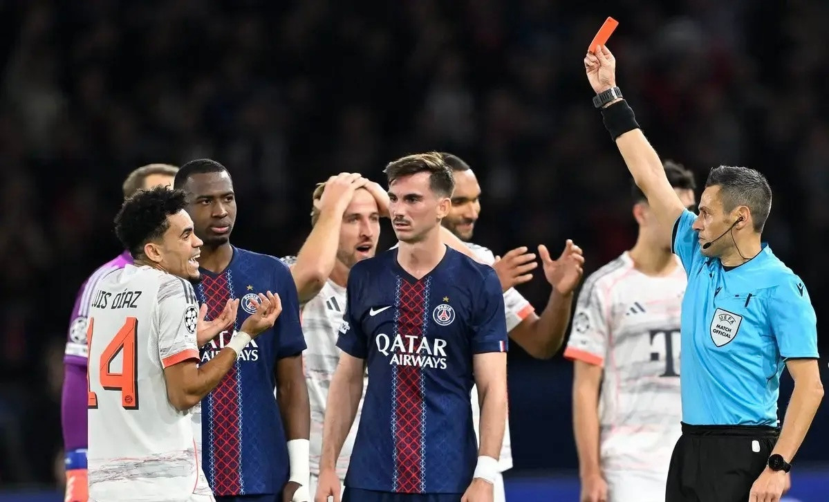 🚨🔴路易斯·迪亚斯被禁赛三场，欧足联认定拜仁慕尼黑边锋在对阵巴黎圣日耳曼