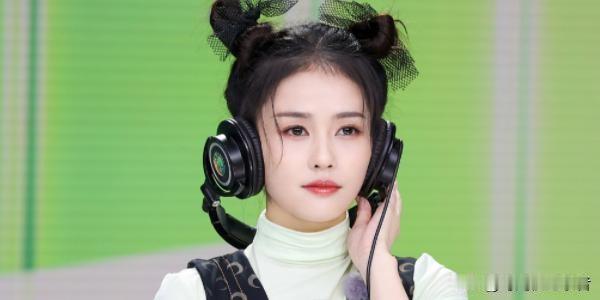 白鹿参加过的综艺节目有哪些，她真的表里不一吗白鹿怎么那么喜欢参加综艺节目，成了