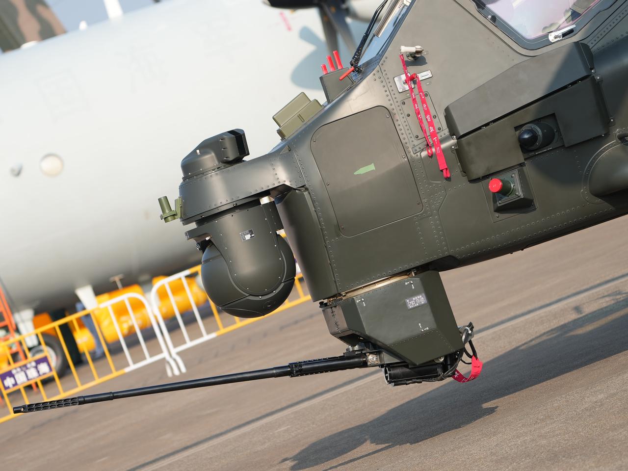 直十武装直升机装备的牙签机炮，23毫米炮口径小，身管长，看上去像一根超细的牙签。