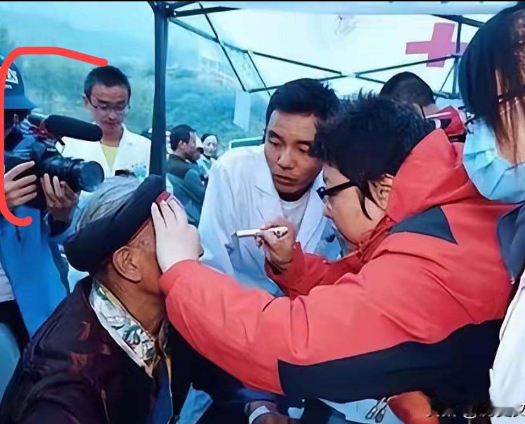 医生靠边韩大善人确实是个奇才不仅从小有音乐天赋，而且这看病也是手到擒来，医生