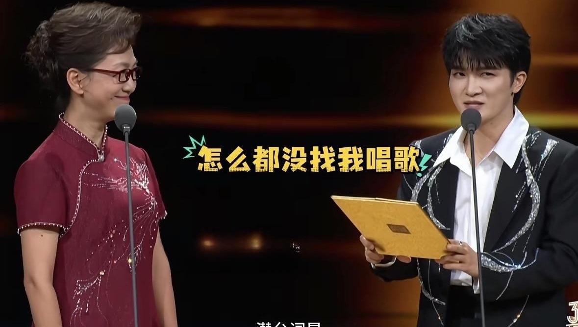 谁能想到，连周深都得在飞天奖的舞台上“投简历”？昨晚他上台颁优秀电视动画的奖，
