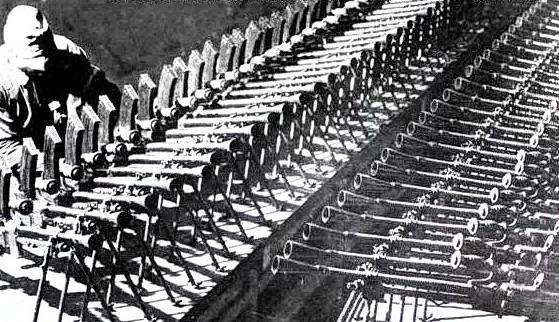 1945年8月，苏联出兵东北击溃70万关东军，缴获大批日军武器，苏军看不上这些落
