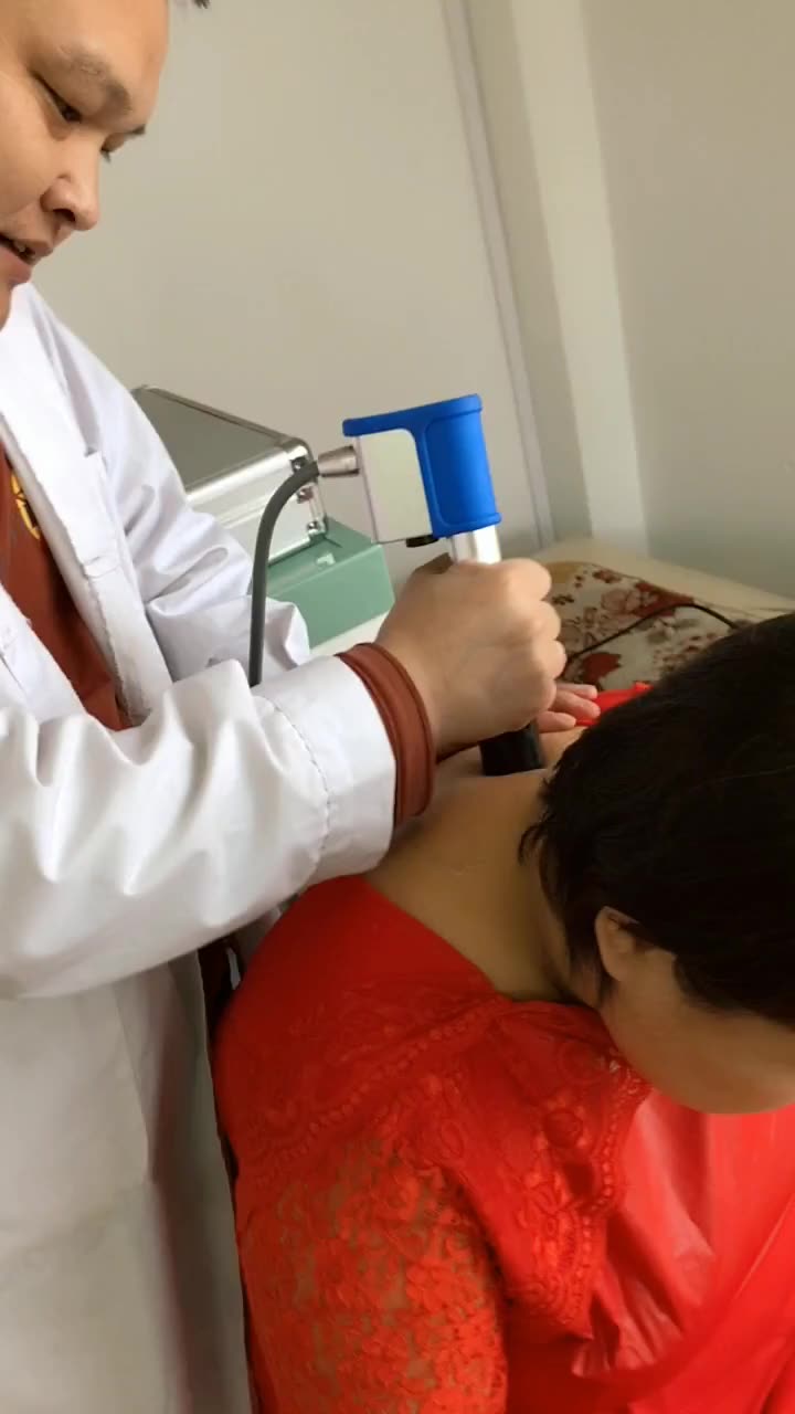 小小的啤酒瓶可以治疗颈椎病 打开 狮城马氏消痛膏,美女颈椎病贴膏药