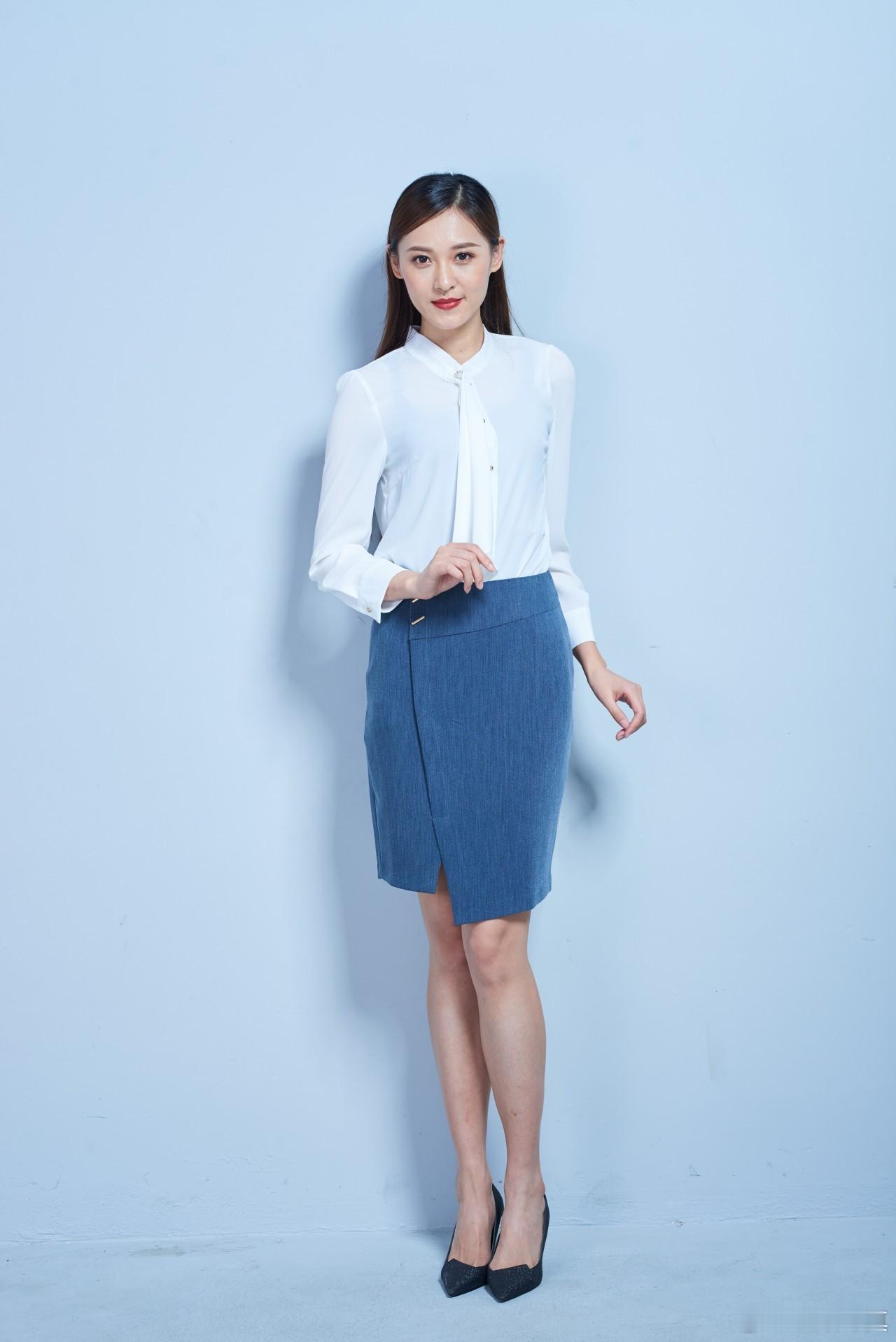模特小龙鼠气质职场穿搭生图车模小姐姐