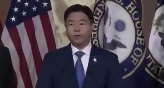 特朗普这次是真的怕了！特朗普不慌中俄联手，也不怕欧盟，更不会慌北约，但这一次