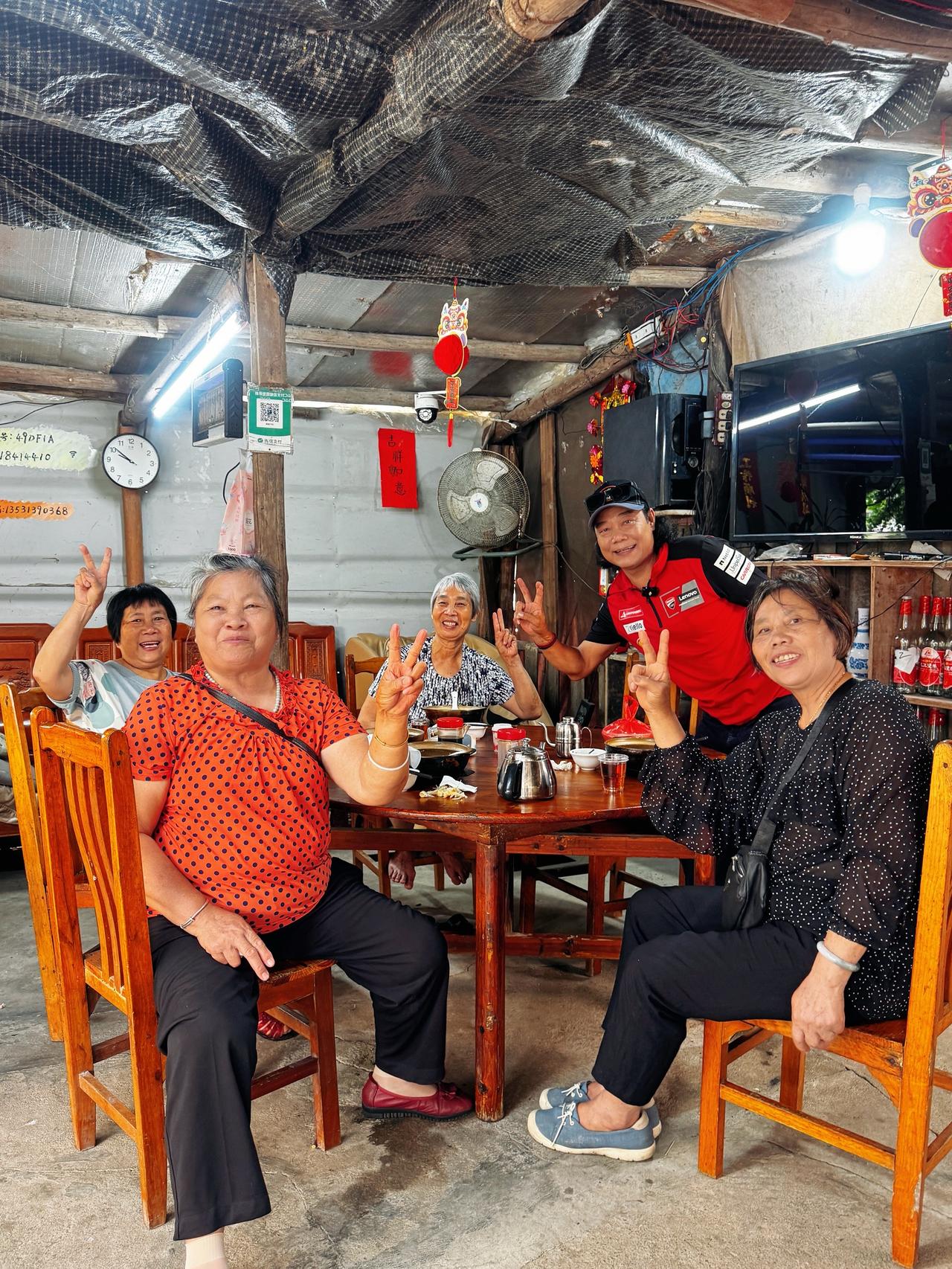 一碗姜花粥偶遇四位美少女！杏坛美食一日游！准备出片生滚粥的诱惑顺德美食小店