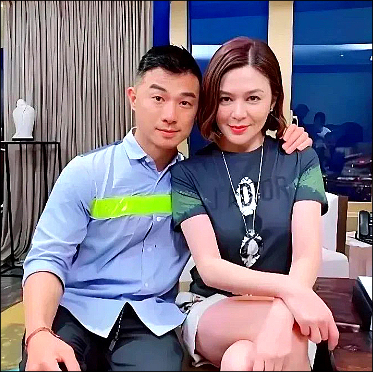 应该手持高尔夫，绝对震惊一生。