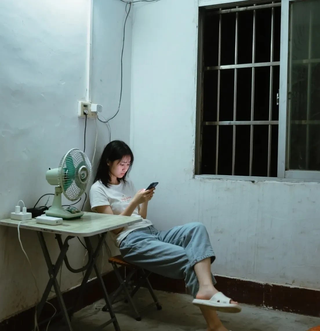 哎，94年的我，今年32了，在苏州电子厂天天流水线，这日子过得真没劲。一个月工资
