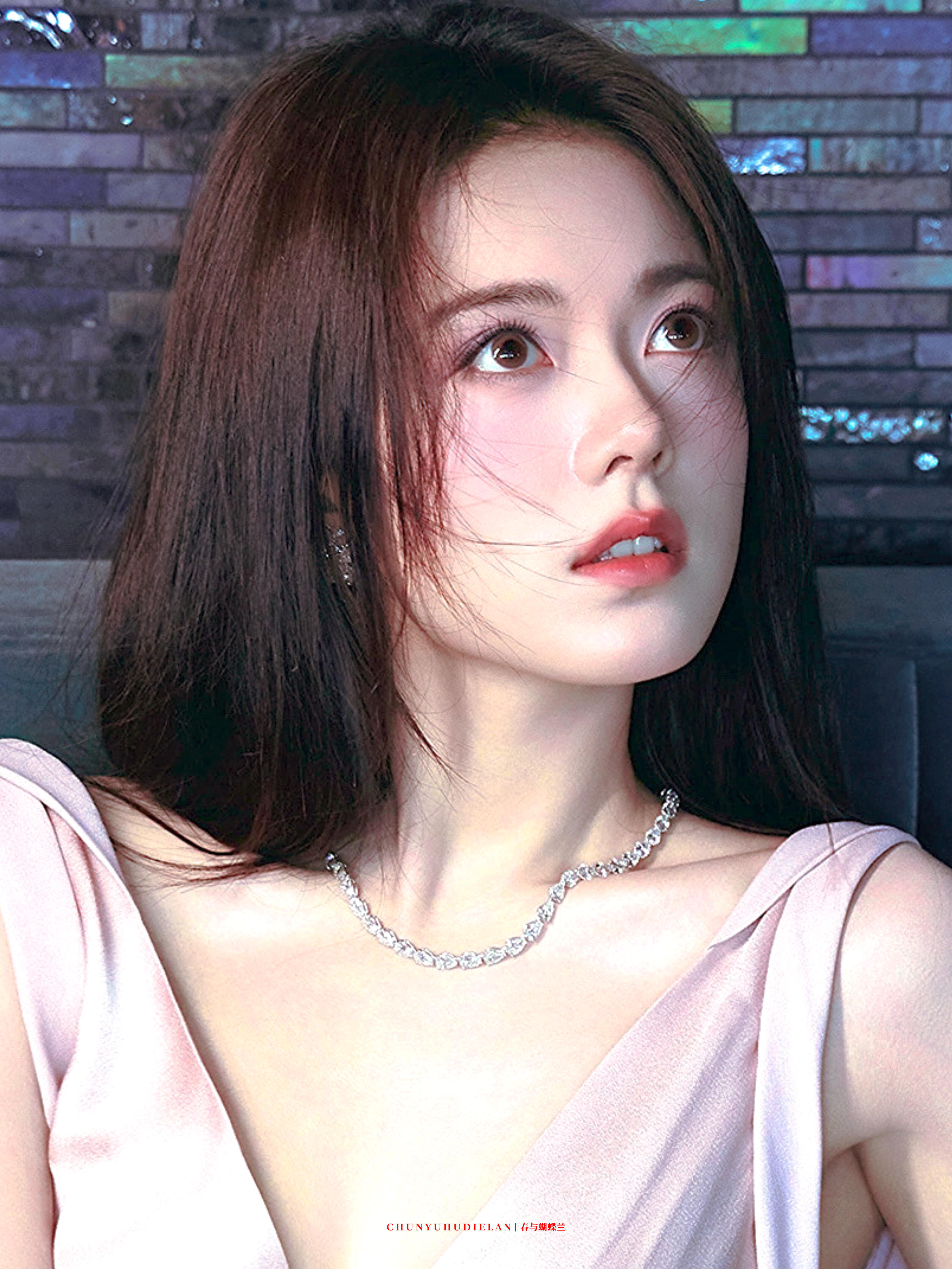 赵今麦·妈生建模脸，有种镇得住场的大气！