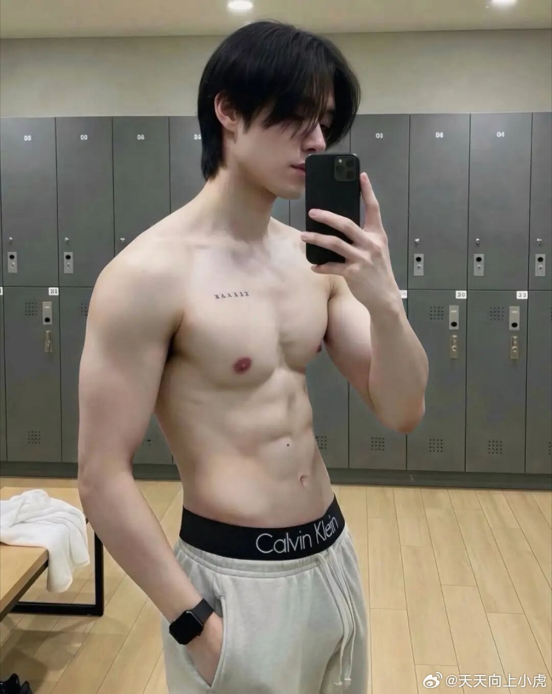 大多数人都没你早上喝的那杯水重要健身早上喝完水，然后健身，这才是男神完美的一天