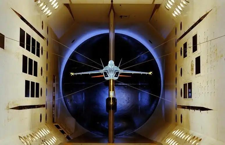 由于美国长期迷信计算机模拟空气动力，高超音速飞行器研发进入前所未有的困境。麻