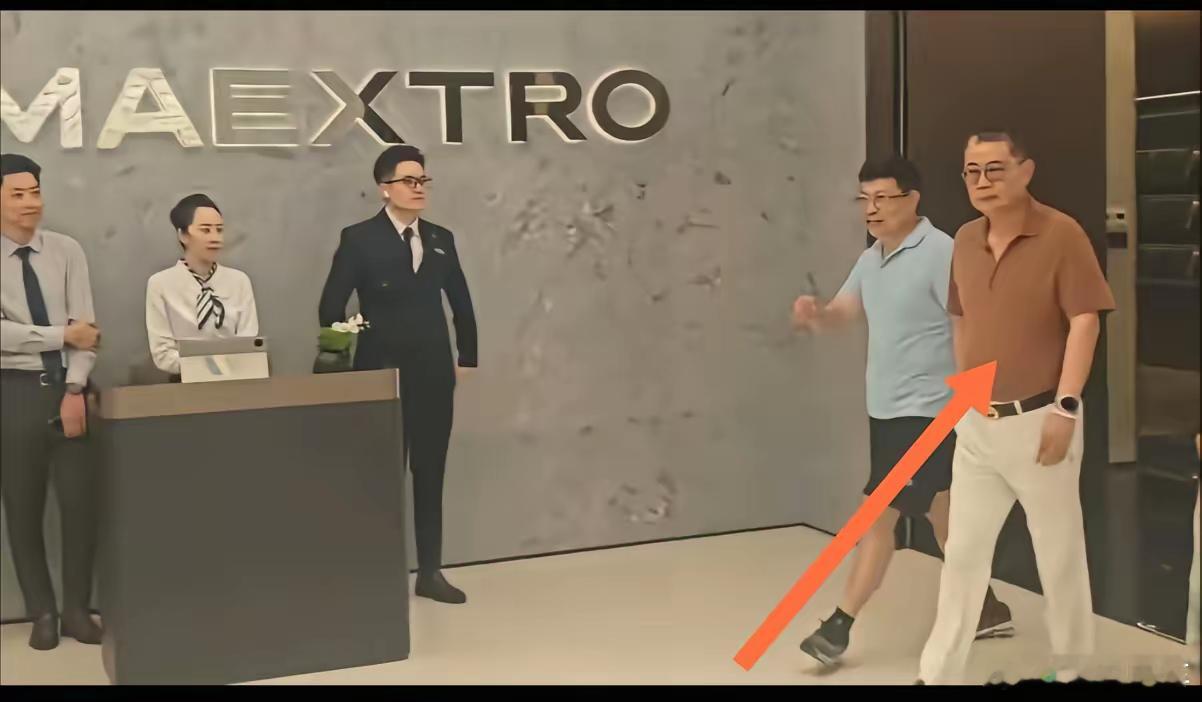 全网寻找昨天余承东接待的大佬是谁？能把余承东随叫随到！本来一个好好的周末，余承东