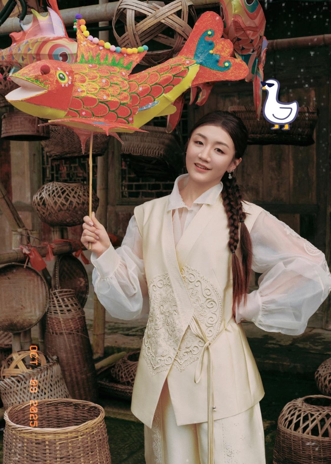 陈梦没退役，也没躺平——她悄悄把三条赛道拧成了一根绳。世界排名刚冲回第三，北京