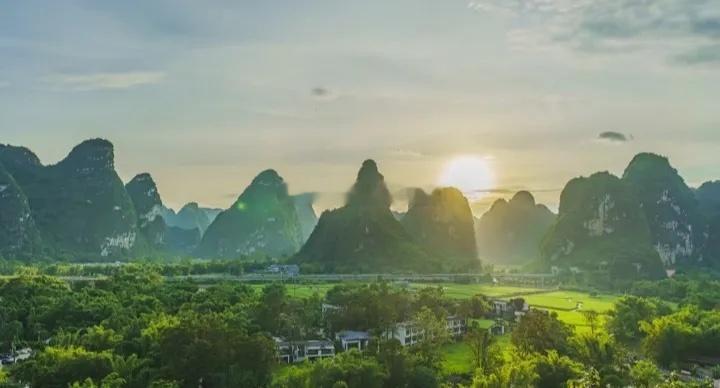 大逻辑没有变，有色金属和电力是市场长期的强势板块，强者恒强！从长期