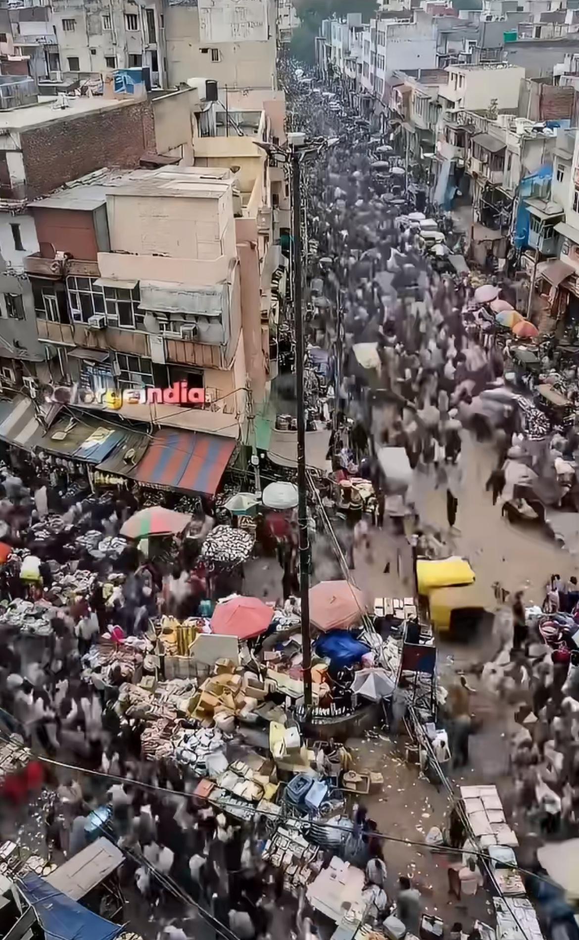 印度新德里整改后确实发生了翻天覆地的改变，从图1的脏乱差，到图2的井然有序不