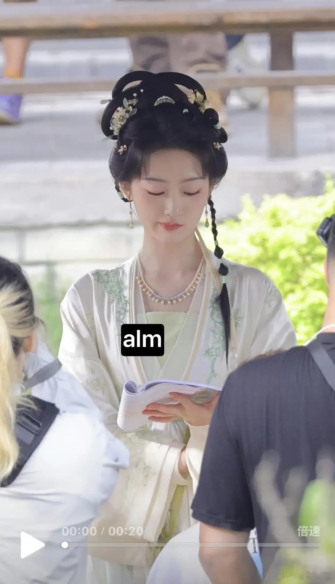有点像蒋梦婕版的林黛玉