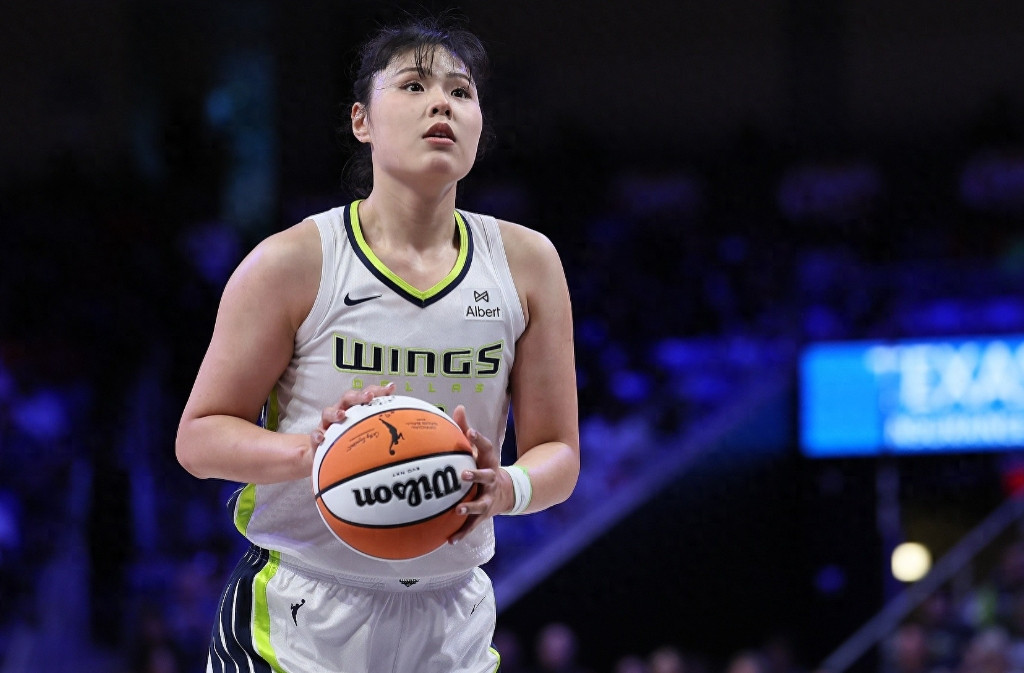 WNBA常规赛，达拉斯飞翼在主场以92-82战胜卫冕冠军纽约自由人，终结二连败。