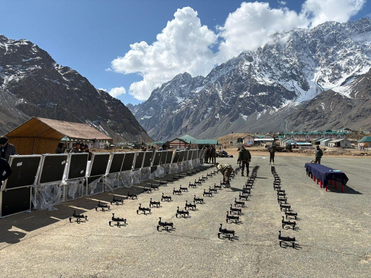 印度山地部队装备自杀无人机！印度号称自己研制的自杀式无人机，持续向印军山地部