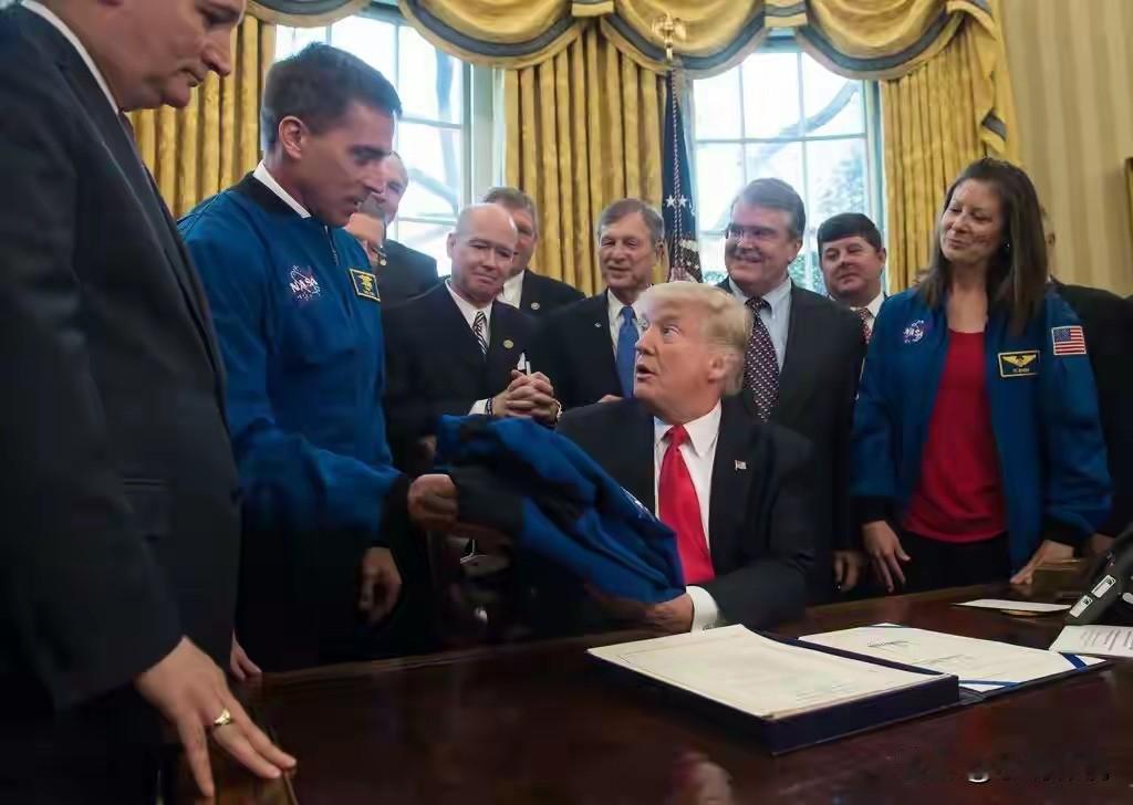 特朗普动真格了！直接下令开启对华终极较量，不仅选好了两大主战场，还一天甩出两道“