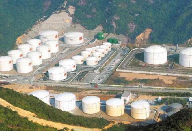 那些在中东靠卖石油赚得盆满钵满的国家，如今却彻底慌了神，一个个放低姿态，主动找上