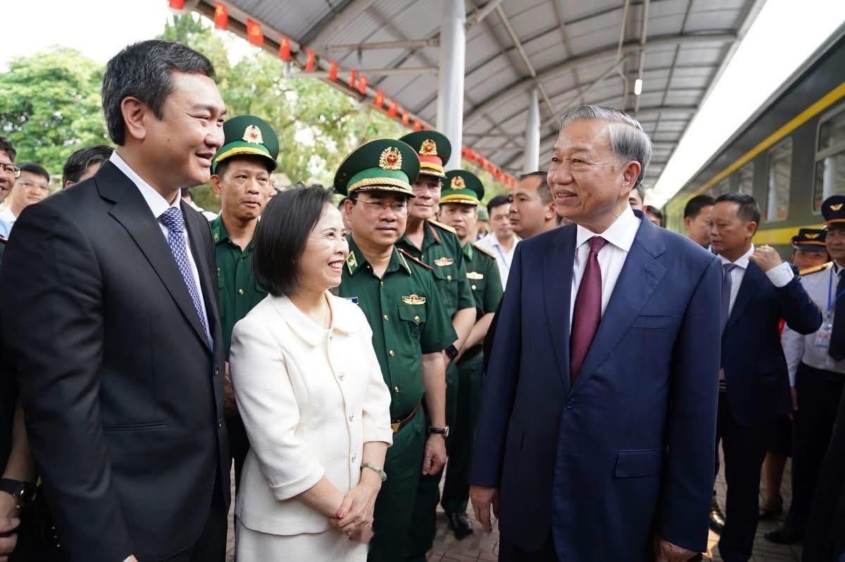 🇻🇳越南领导人苏林结束访华行程，4月17日下午已返抵河内。海外新鲜事热点现场