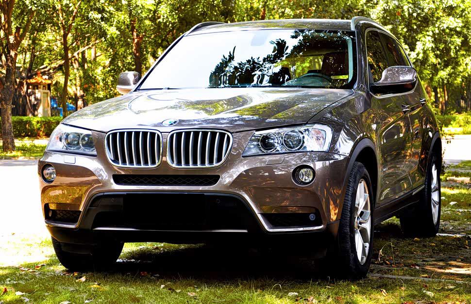 进口宝马X3xDrive28i领先型，作为经典的纯进口中型豪华SUV，当年的操