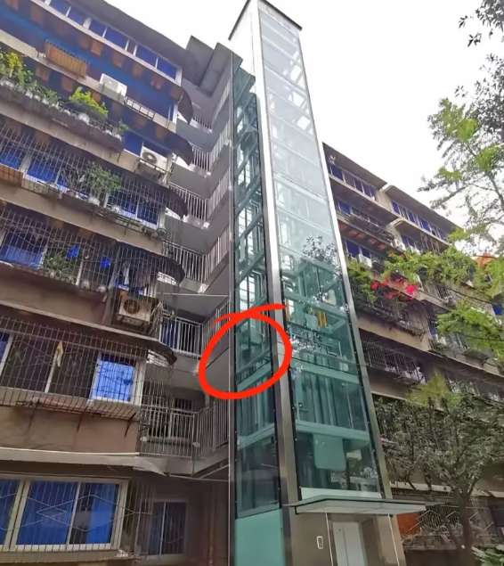 加装电梯后，维修费扯皮愁死人！去年我们小区加装电梯，定的分摊方案是：一楼不出