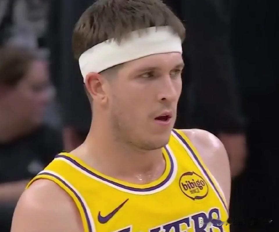 截止目前！！里夫斯新赛季已经打了11场常规赛！！！场均上场：36.3分钟（队内