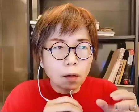 黄智贤制作视频节目逐条反驳邱毅教授，核心结论只有一个：“你我从来不属同一阵营”。