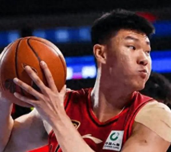 上海男篮若想拿双冠，第四外援真的不能换上海男篮在本赛季俱乐部杯成功卫冕，四名