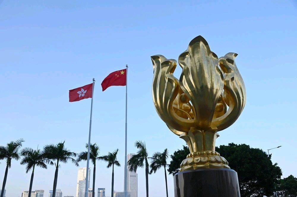 最近海外媒体报道中国富豪出现从新加坡“撤离潮”，大量资金回流香港，这背后到底咋回