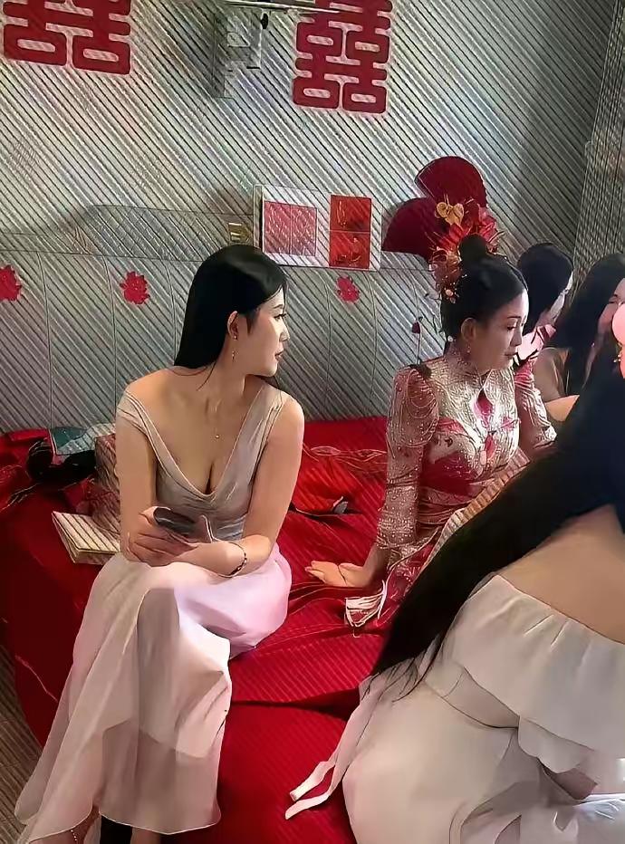 傻眼了吧？闺蜜想在婚礼上“帮”新娘要8万8上车钱，结果被新娘怼得哑口无言，这事