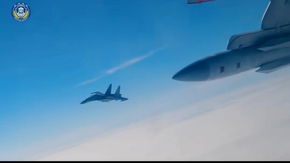 苏-30MKK，也是看一次少一次的飞机喽中国人民解放军南部战区位中国黄岩岛领海领