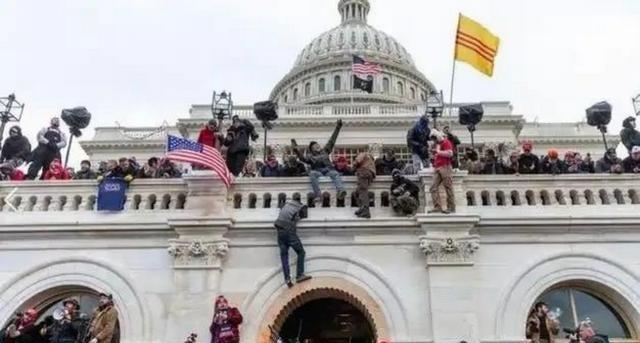 美国为何不担心自己国家发生革命？因为说白了，美国政府是真杀人，华尔街闹事的带头