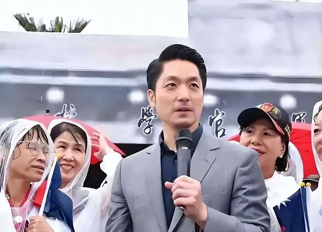 前段时间，蒋万安很排斥大陆军演，声称：大陆解放军的演习，让台湾民众愈发反感！看