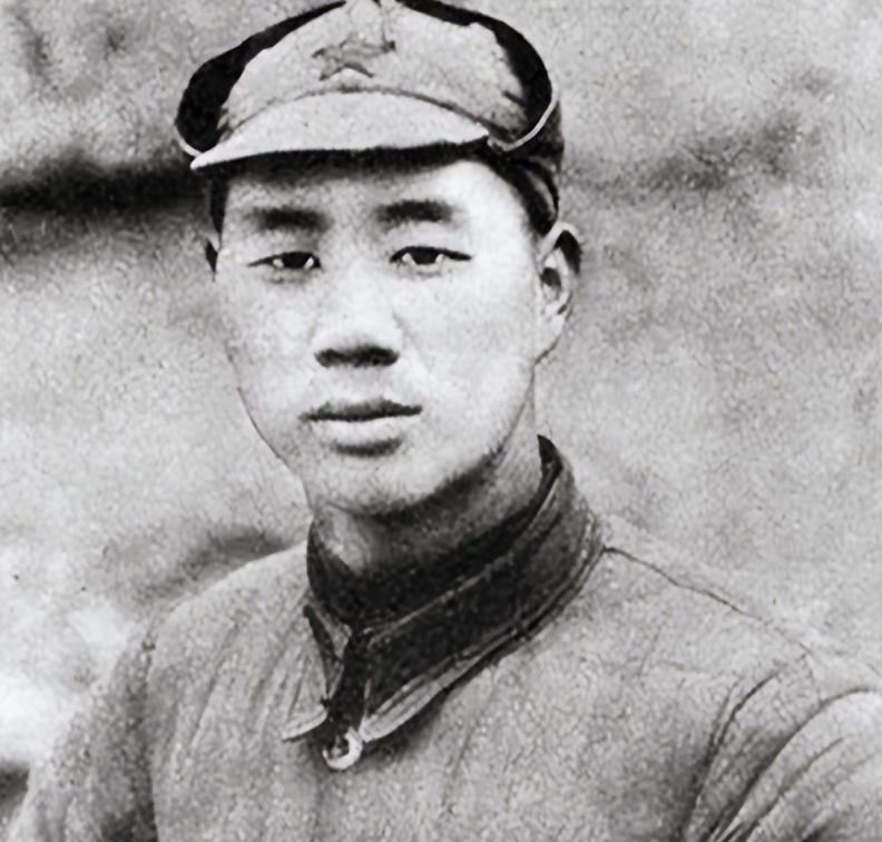 1939年晋察冀军区内，杨成武正带领着一支八路军小分队向南撤退，突然前方路边一个