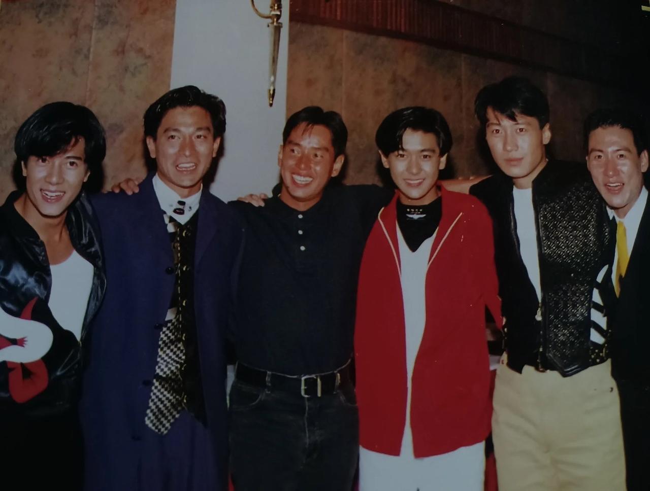 1993年，香港明星画册上的一张合影，齐聚当红人气歌星。左起郭富城、刘德华、