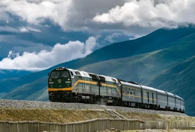 青藏铁路格拉段电气化改造终于敲定落地了。总投资137.46亿元，9个标段施工中标