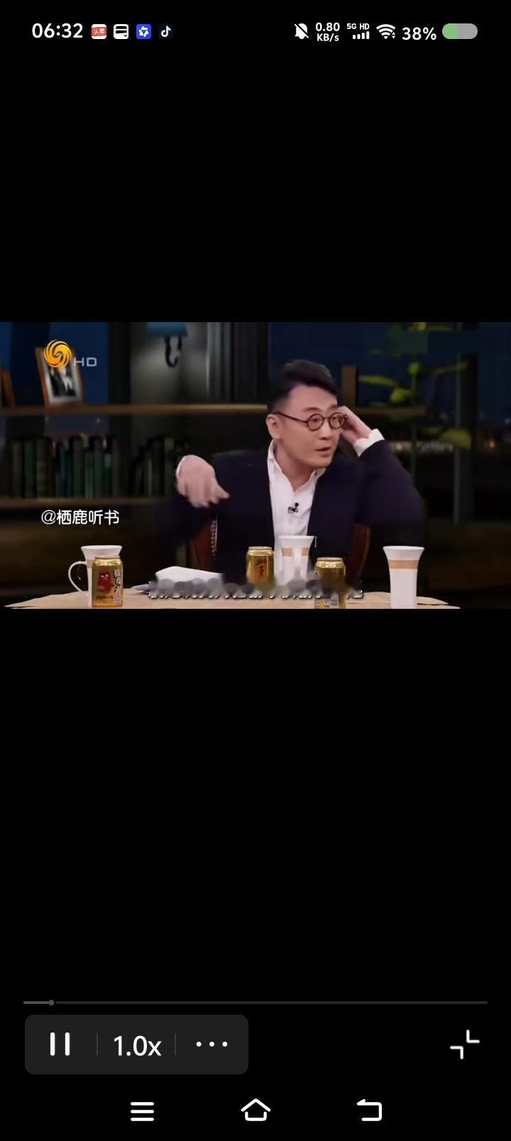 窦文涛“失态”了？——节目里，窦文涛说他为俞飞鸿写过两句诗：“你的眼睛一道寒光