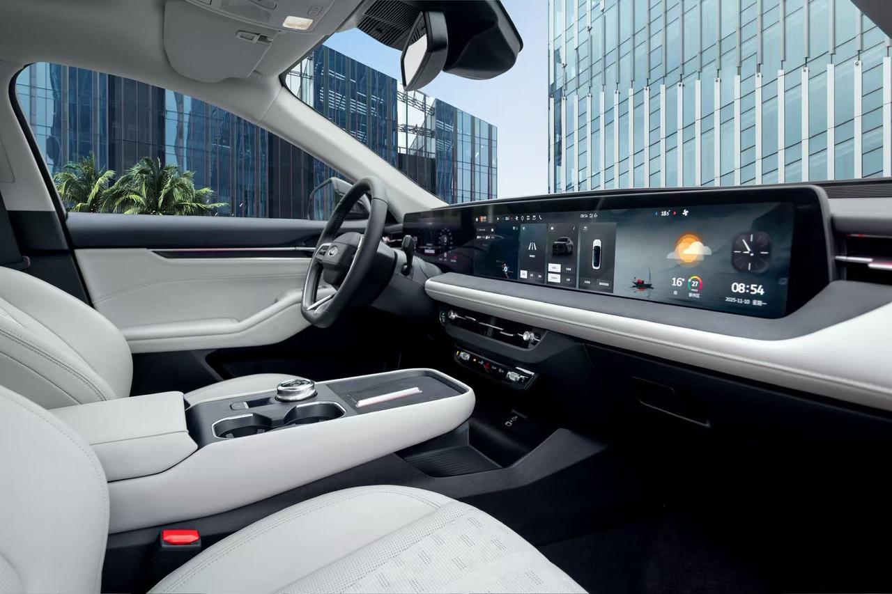 【售价14.98万元起，新款福特蒙迪欧正式上市】12月4日，新款福特蒙迪欧正式上