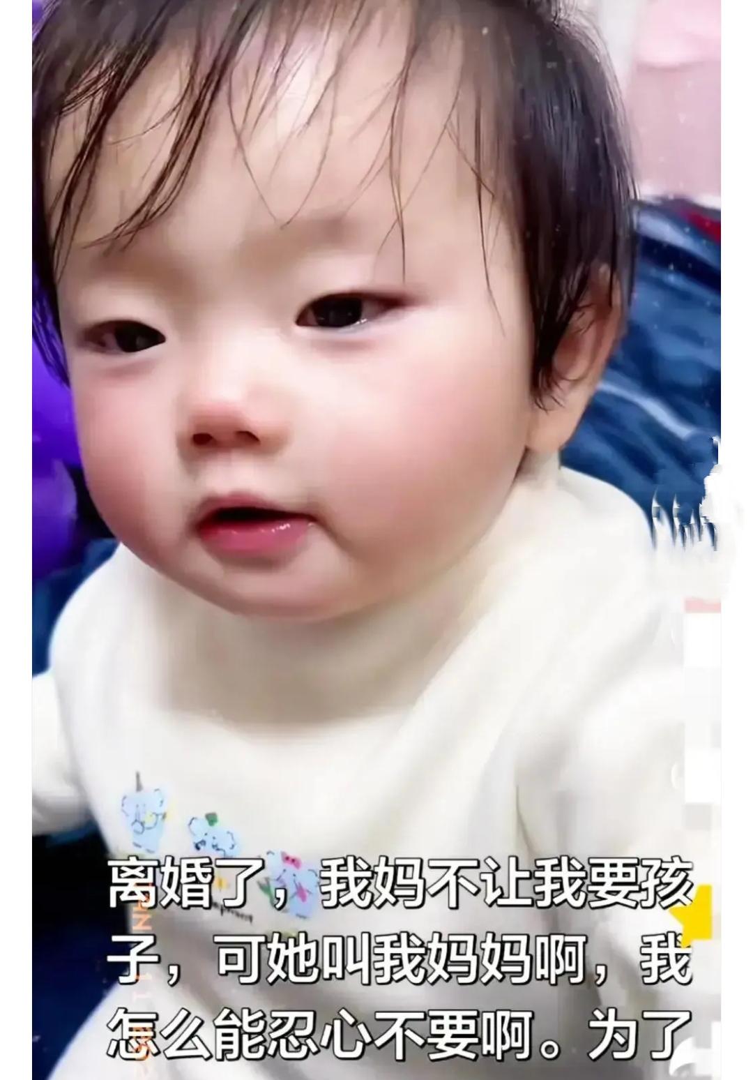 可怜天下父母心!民政局门口，一对年轻夫妻准备离婚，女人抱着一个两岁左右的女儿，