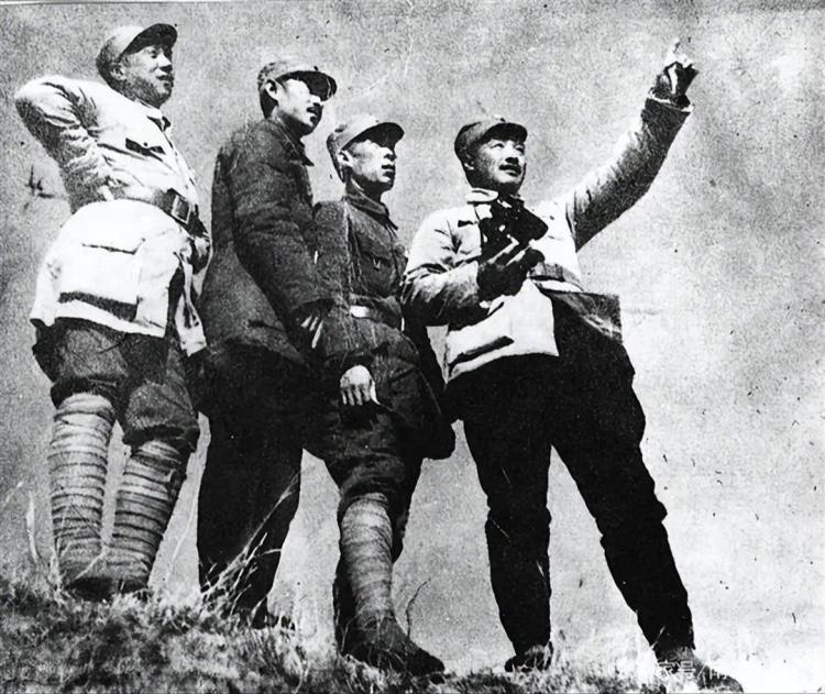 1939年贺龙被日军毒气弹击中，他强忍不适，说到：“全力围歼，一个都别放走。”最