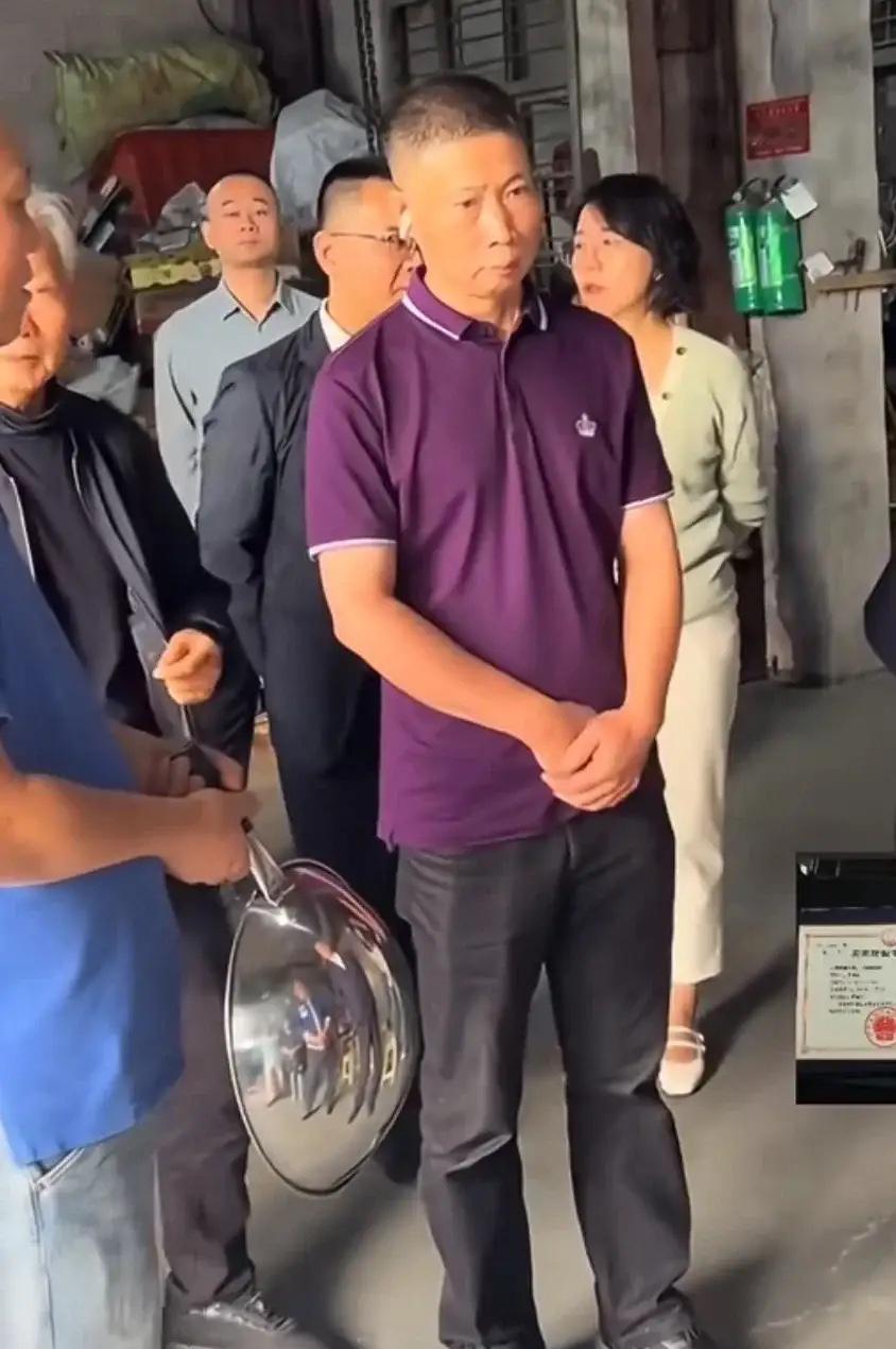 越来越有意思了，瑞安不锈钢锅厂老板，简直是网红界的“反套路清流”。别人卖